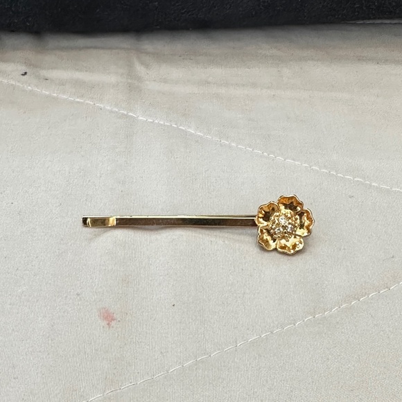 Gold Tone Hair Pin w/Flower & Clear Crystals. Vintage. - Picture 2 of 11